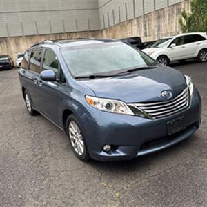 2015 Toyota Sienna XLE Premium 7-Passenger   - Photo 12 - Winchester, NH 03470