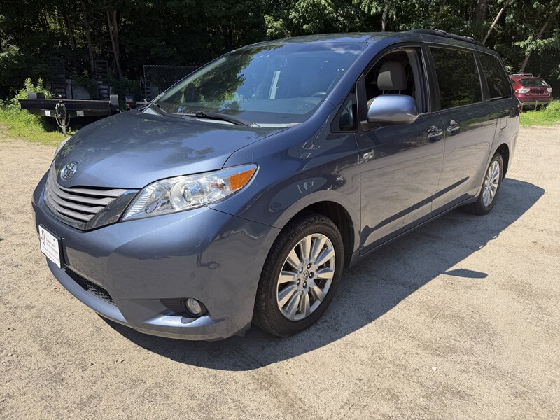 2015 Toyota Sienna XLE Premium 7-Passenger   - Photo 1 - Winchester, NH 03470