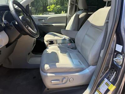2015 Toyota Sienna XLE Premium 7-Passenger   - Photo 30 - Winchester, NH 03470