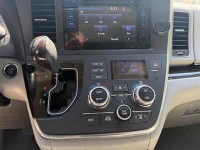 2015 Toyota Sienna XLE Premium 7-Passenger   - Photo 38 - Winchester, NH 03470