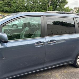 2015 Toyota Sienna XLE Premium 7-Passenger   - Photo 4 - Winchester, NH 03470