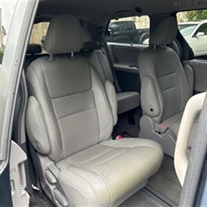 2015 Toyota Sienna XLE Premium 7-Passenger   - Photo 25 - Winchester, NH 03470