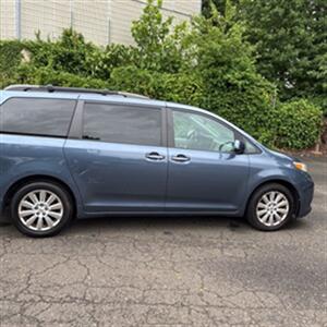 2015 Toyota Sienna XLE Premium 7-Passenger   - Photo 10 - Winchester, NH 03470
