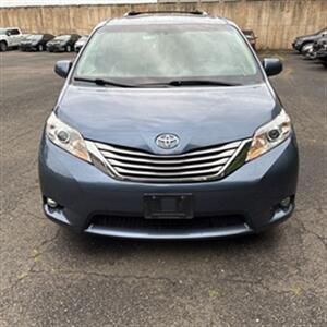 2015 Toyota Sienna XLE Premium 7-Passenger   - Photo 14 - Winchester, NH 03470