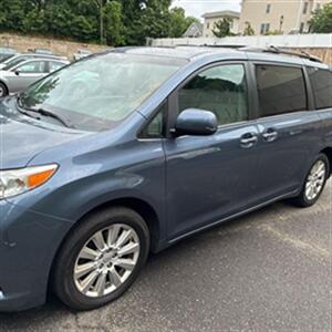2015 Toyota Sienna XLE Premium 7-Passenger   - Photo 2 - Winchester, NH 03470