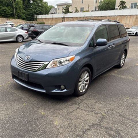 2015 Toyota Sienna XLE Premium 7-Passenger   - Photo 1 - Winchester, NH 03470