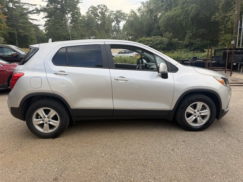 2021 Chevrolet Trax LS - Photo 4 - Winchester, NH 03470