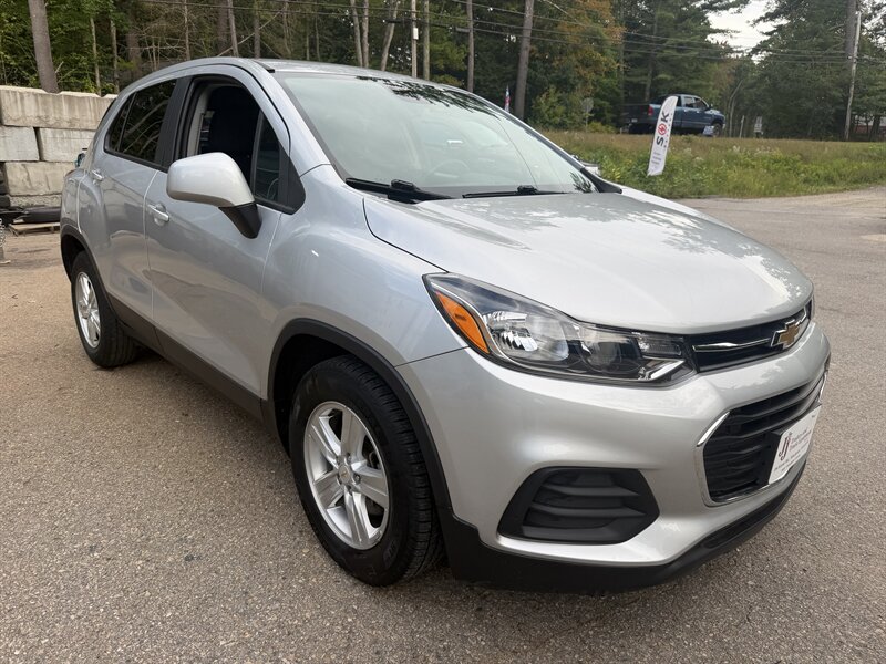 2021 Chevrolet Trax LS - Photo 3 - Winchester, NH 03470