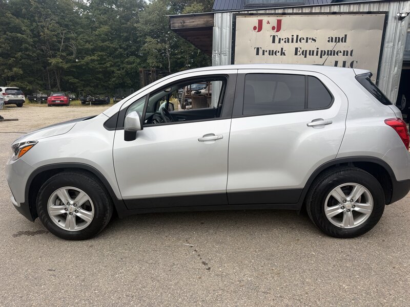 2021 Chevrolet Trax LS - Photo 8 - Winchester, NH 03470
