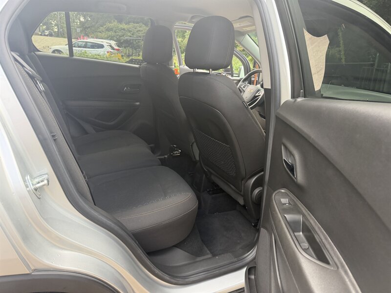 2021 Chevrolet Trax LS - Photo 24 - Winchester, NH 03470