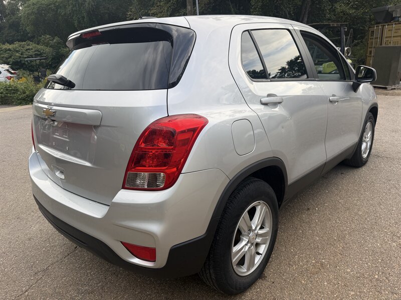 2021 Chevrolet Trax LS - Photo 5 - Winchester, NH 03470