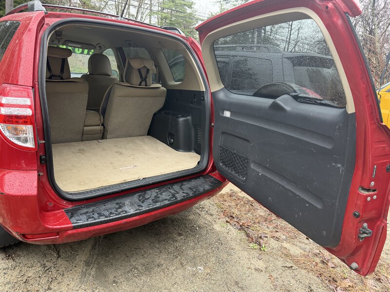 2011 Toyota RAV4 - Photo 19 - Winchester, NH 03470