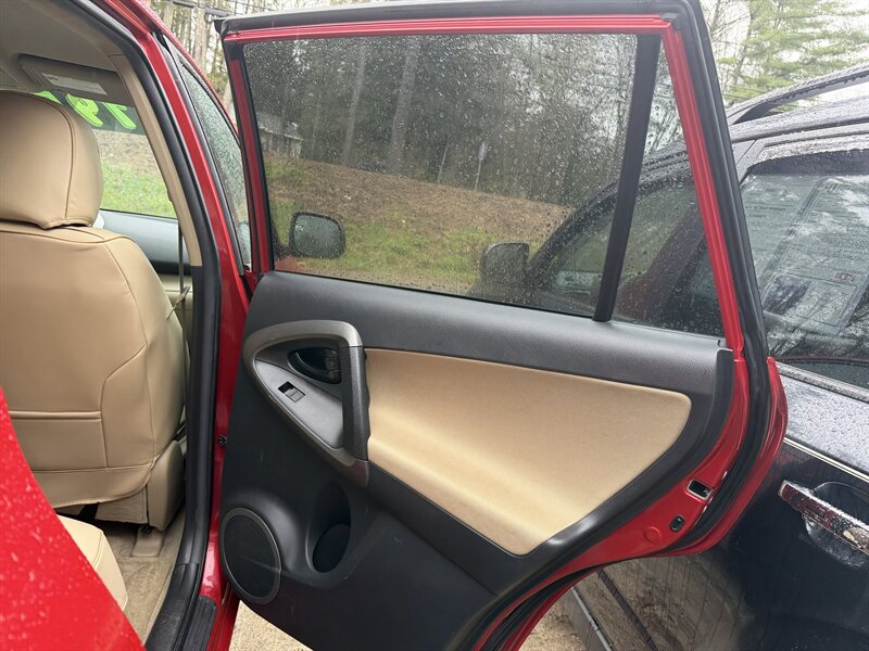 2011 Toyota RAV4 - Photo 32 - Winchester, NH 03470