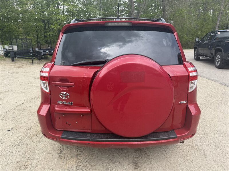 2011 Toyota RAV4 - Photo 6 - Winchester, NH 03470
