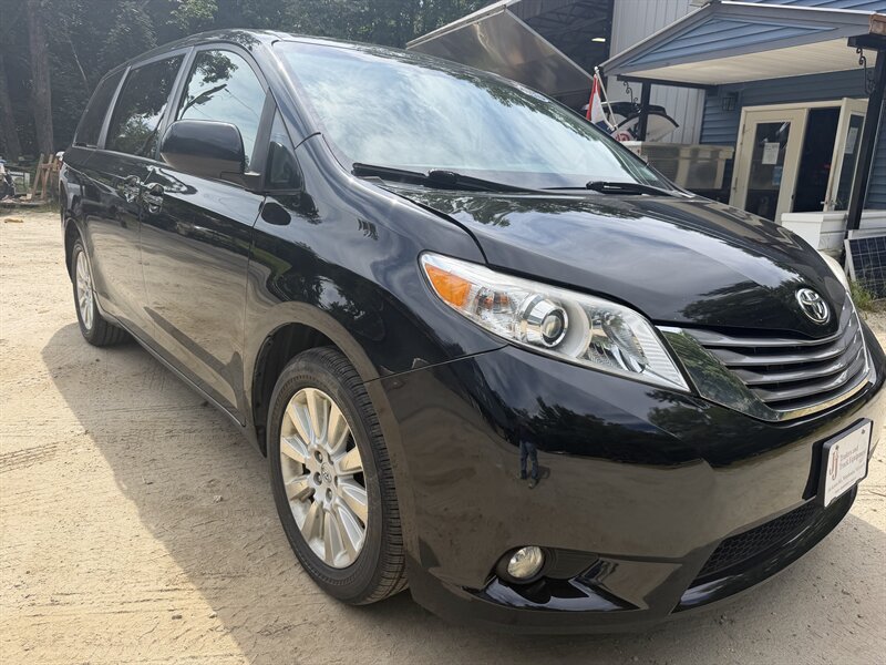 2015 Toyota Sienna AWD XLE 7-Passenger - Photo 4 - Winchester, NH 03470