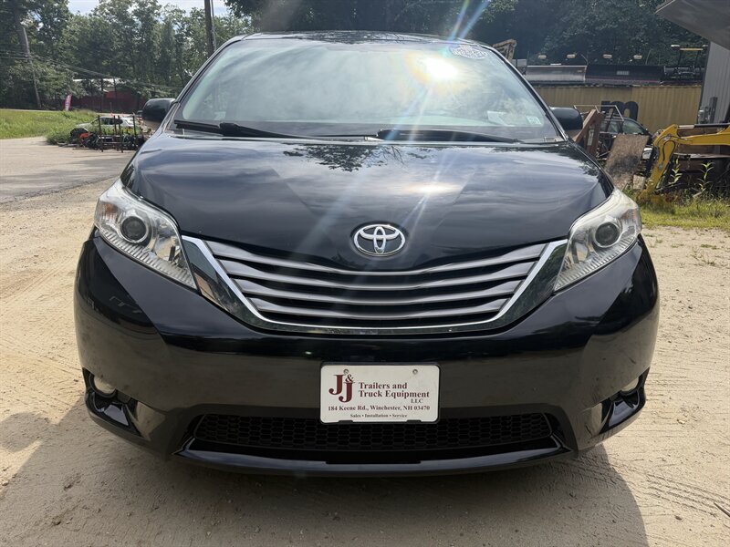 2015 Toyota Sienna AWD XLE 7-Passenger - Photo 3 - Winchester, NH 03470