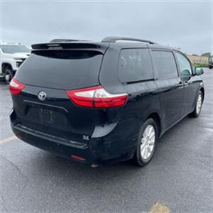2015 Toyota Sienna AWD-XLE 7-Passenger   - Photo 8 - Winchester, NH 03470
