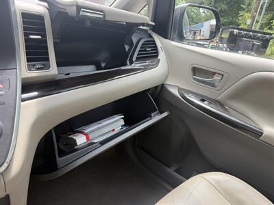 2015 Toyota Sienna AWD-XLE 7-Passenger   - Photo 38 - Winchester, NH 03470