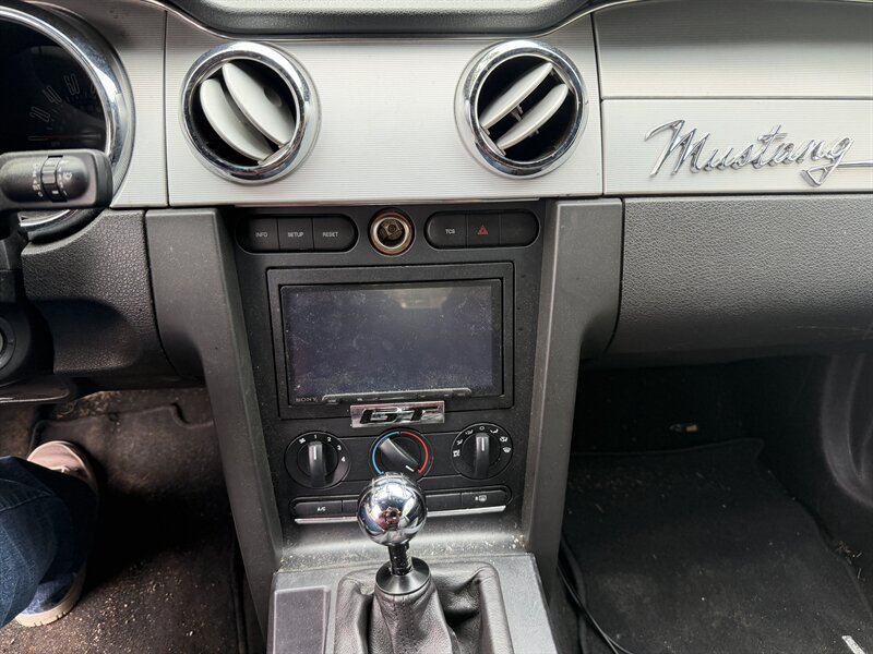 2006 Ford Mustang GT Deluxe Convertible - Photo 34 - Winchester, NH 03470