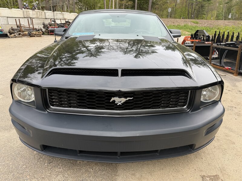 2006 Ford Mustang GT Deluxe Convertible - Photo 2 - Winchester, NH 03470