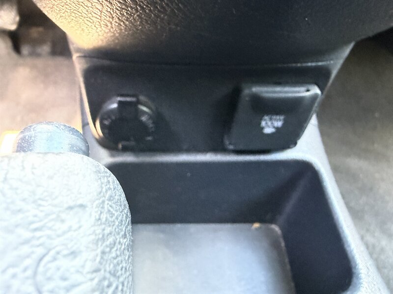 2009 Pontiac Vibe 2.4L - Photo 34 - Winchester, NH 03470