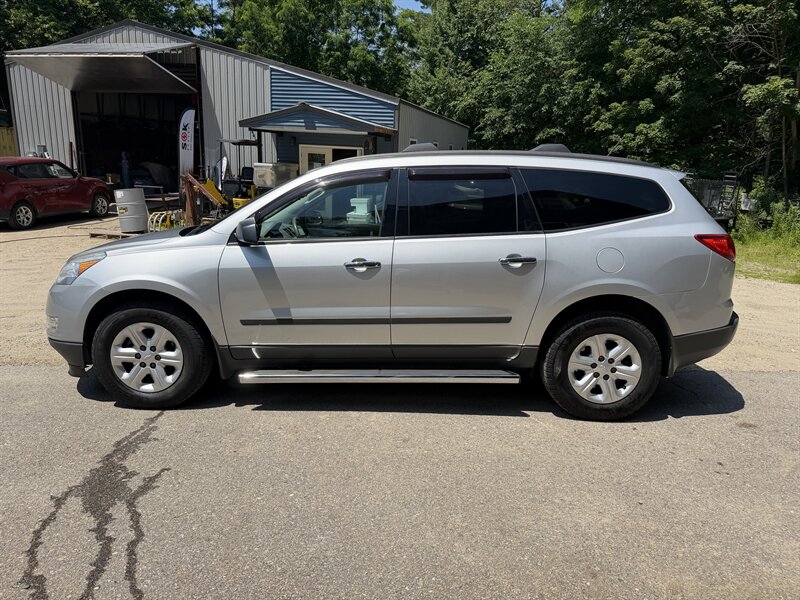 2012 Chevrolet Traverse LS - Photo 8 - Winchester, NH 03470