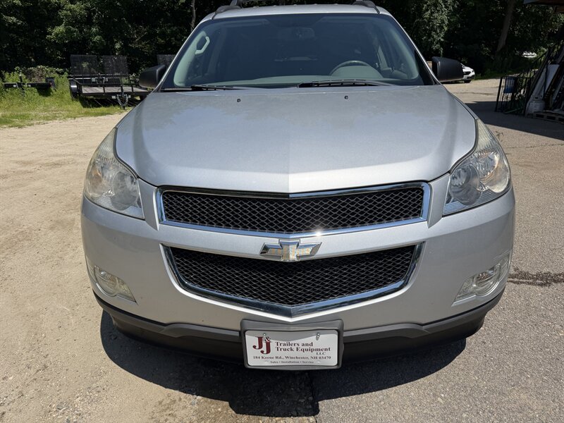 2012 Chevrolet Traverse LS - Photo 2 - Winchester, NH 03470
