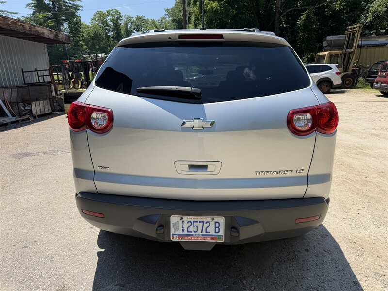 2012 Chevrolet Traverse LS - Photo 6 - Winchester, NH 03470