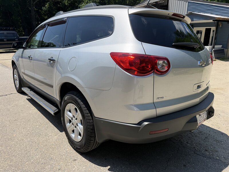 2012 Chevrolet Traverse LS - Photo 7 - Winchester, NH 03470