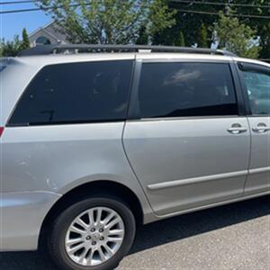 2010 Toyota Sienna XLE - Photo 6 - Winchester, NH 03470