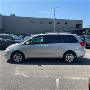2010 Toyota Sienna XLE - Photo 2 - Winchester, NH 03470
