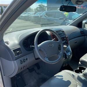 2010 Toyota Sienna XLE - Photo 11 - Winchester, NH 03470
