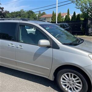 2010 Toyota Sienna XLE - Photo 9 - Winchester, NH 03470
