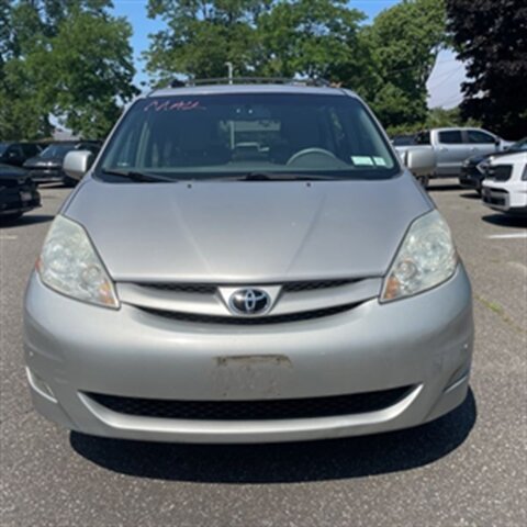 2010 Toyota Sienna XLE - Photo 10 - Winchester, NH 03470