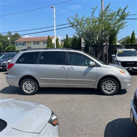 2010 Toyota Sienna XLE - Photo 7 - Winchester, NH 03470