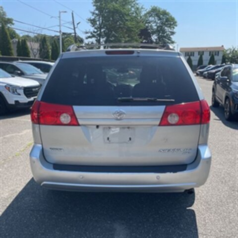 2010 Toyota Sienna XLE - Photo 4 - Winchester, NH 03470