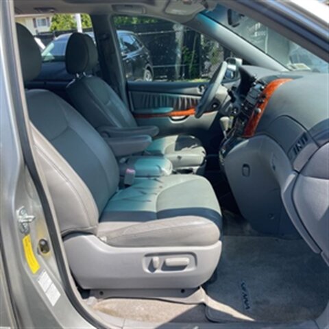 2010 Toyota Sienna XLE - Photo 17 - Winchester, NH 03470