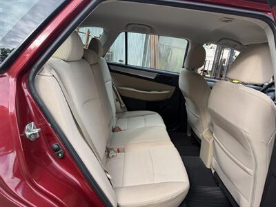 2017 Subaru Outback 2.5i   - Photo 14 - Winchester, NH 03470