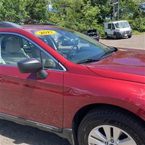 2017 Subaru Outback 2.5i   - Photo 10 - Winchester, NH 03470