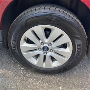 2017 Subaru Outback 2.5i   - Photo 14 - Winchester, NH 03470