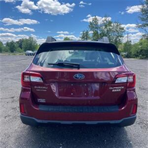 2017 Subaru Outback 2.5i   - Photo 5 - Winchester, NH 03470