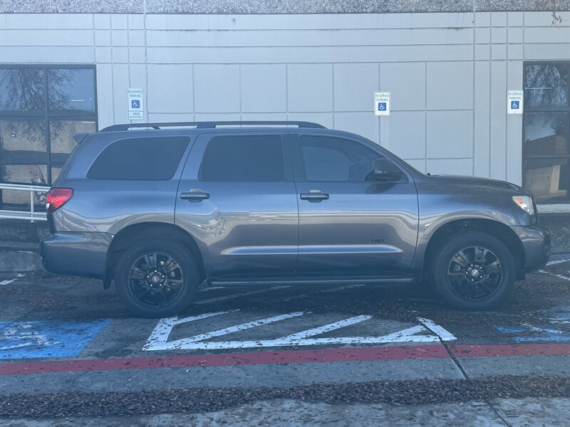 2016 Toyota Sequoia Platinum  