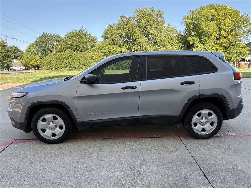 2016 Jeep Cherokee Sport  