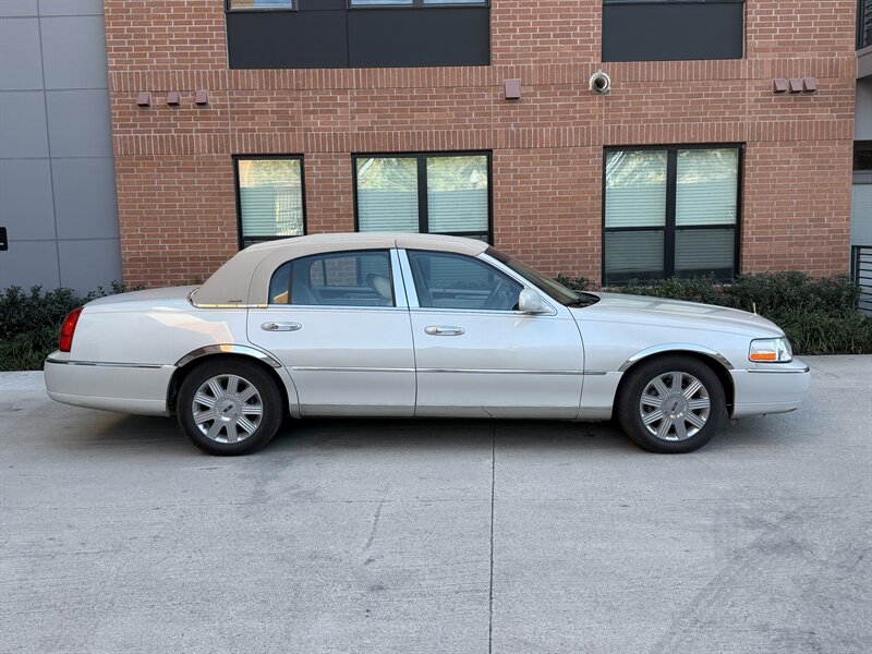 2004 Lincoln Town Car Ultimate  