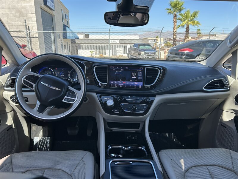 2021 Chrysler Pacifica Limited - Photo 10 - Fountain Hills, AZ 85268