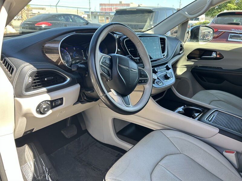 2021 Chrysler Pacifica Limited - Photo 9 - Fountain Hills, AZ 85268