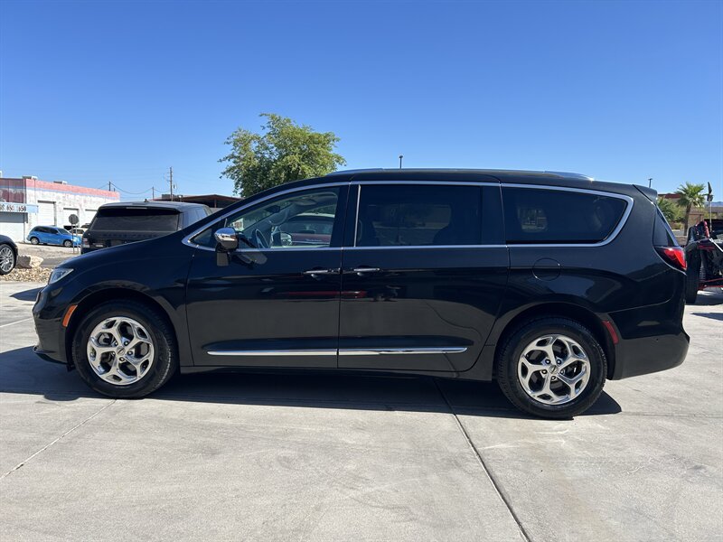 2021 Chrysler Pacifica Limited - Photo 3 - Fountain Hills, AZ 85268