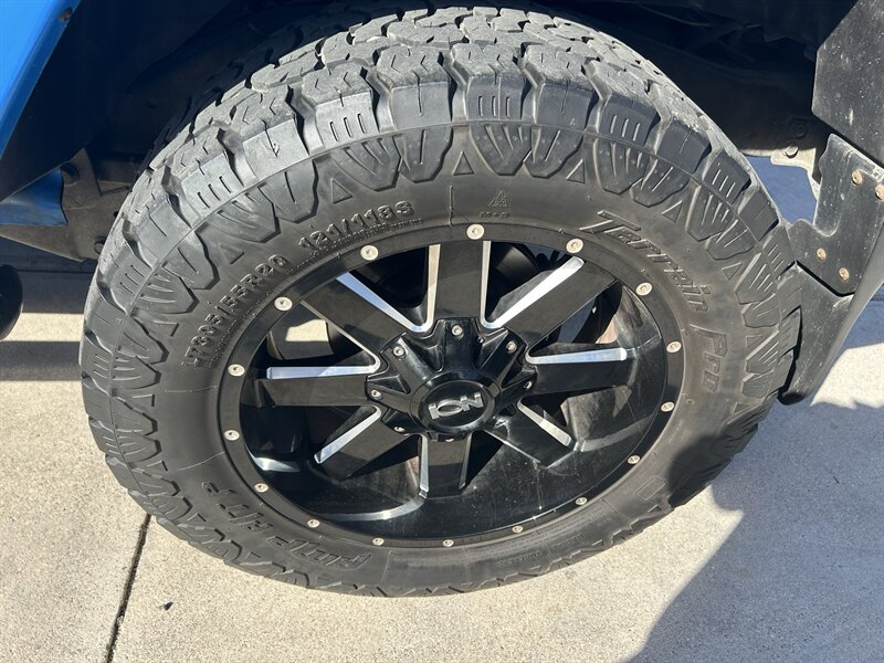 2011 Jeep Wrangler Unlimited Sahara - Photo 28 - Fountain Hills, AZ 85268