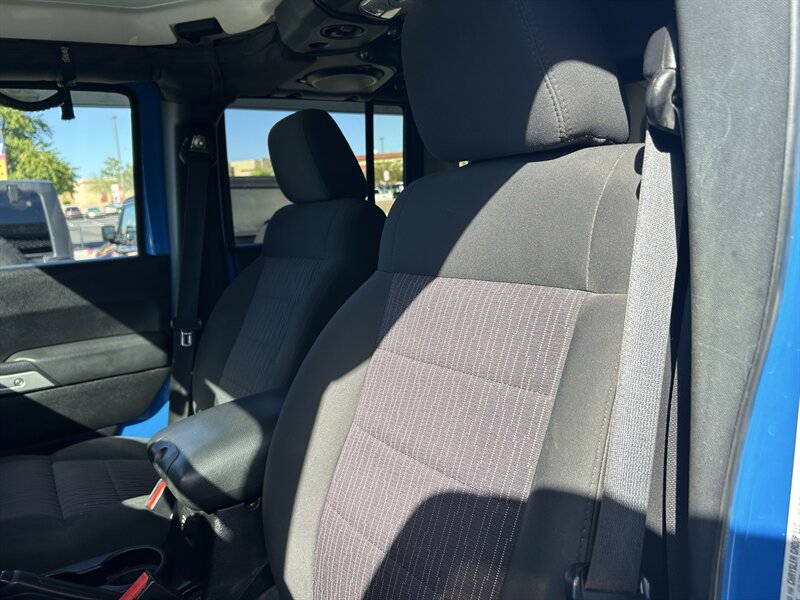 2011 Jeep Wrangler Unlimited Sahara - Photo 18 - Fountain Hills, AZ 85268
