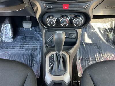 2017 Jeep Renegade Latitude - Photo 27 - Springfield, IL 62702